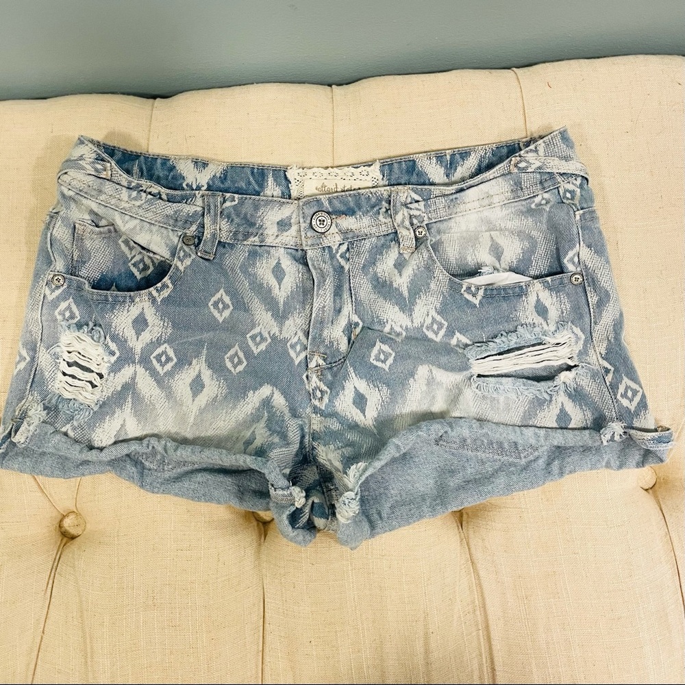 Altar’d state! Denim shorts size 27!